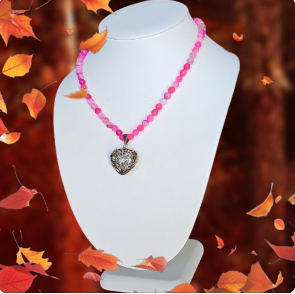 Vintage & Unique Handcrafted Beaded,Heart Pendant Necklace. - Picture 2 of 6